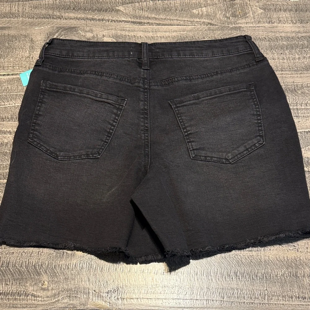 Maurices black distressed stretch 5” jeans shorts - Picture 7 of 8